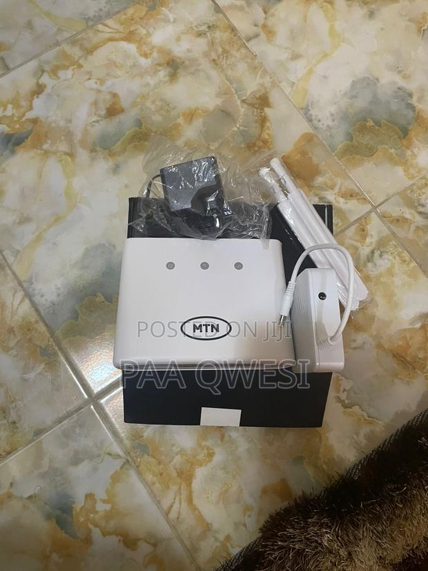 Cat 4 New Model 4G Universal Router · Photo 2