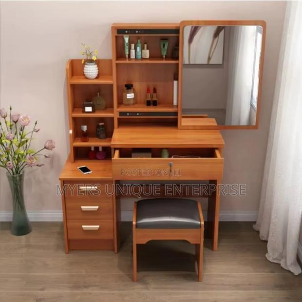 High Quality Dressing Mirror · Photo 1