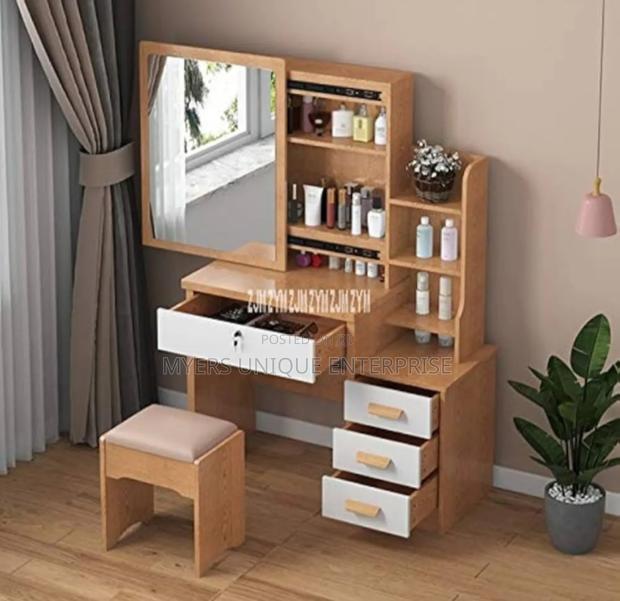 Strong Dressing Mirror · Photo 1