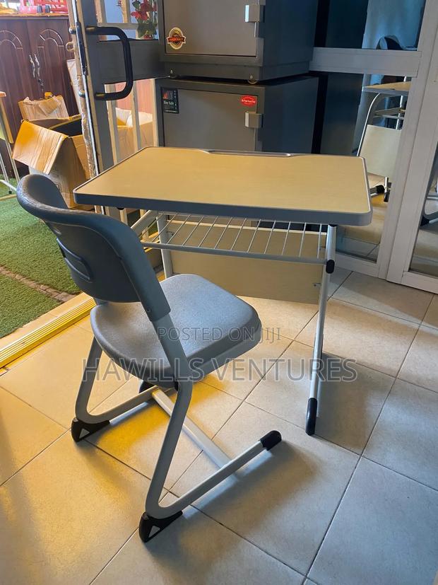School Table /Chair · Photo 1