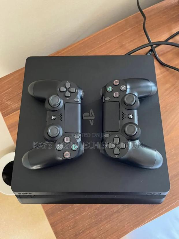 Playstation 4 Slim Jailbreak, 2 Controllers 18 Games · Photo 3