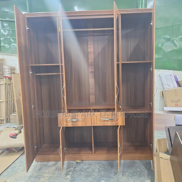 Wardrobe (Four Doors) · Photo 2