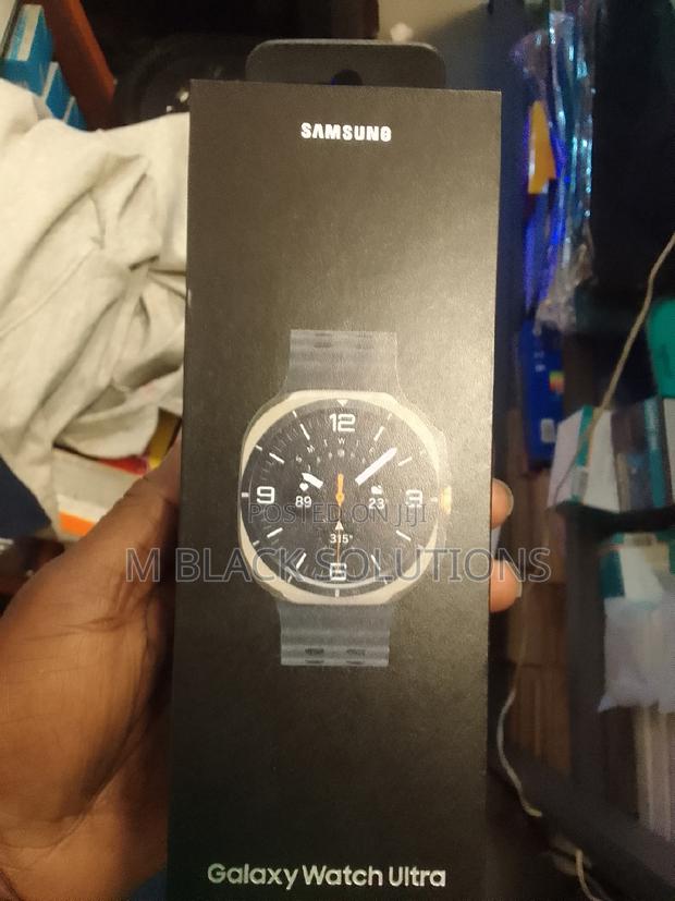 Samsung Galaxy Watch Ultra Titanium Silver · Photo 3