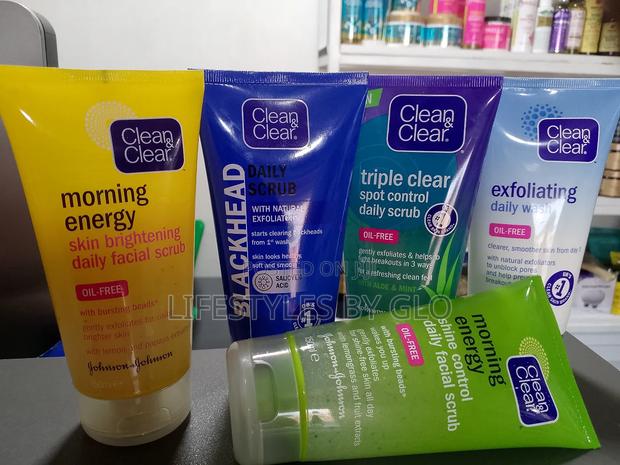 Clean Clear Deep Action Oil- Cream Face Wash Daily Scrub · Photo 4