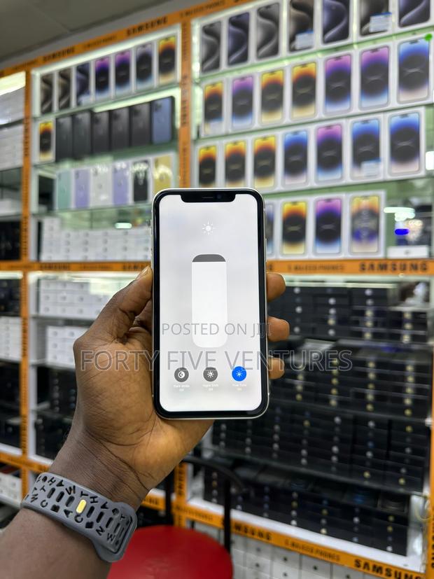 New Apple iPhone 11 128 GB White