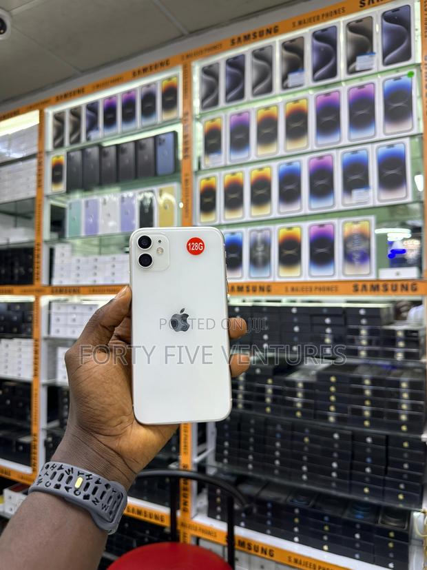 New Apple iPhone 11 128 GB White photo 2