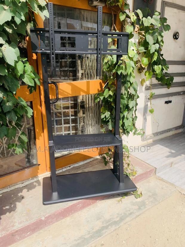 Heavy Duty Mobile Tv Stand With Rollable Tyres Under · Photo 2