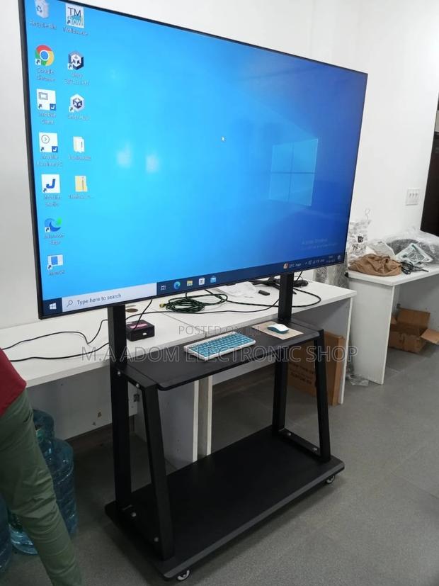Trolley for TVS Between 60”-100” · Photo 4