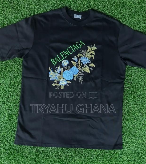 Affordable Black Balenciaga Top for Sale at Tryahu · Photo 3