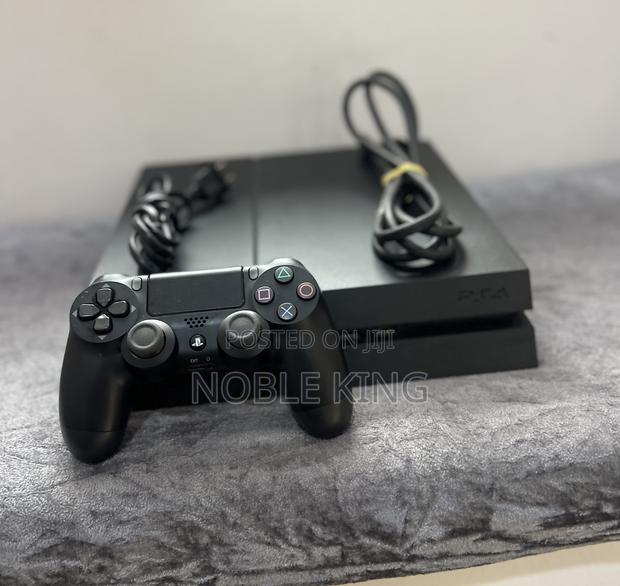 Playstation 4 Standard · Photo 2