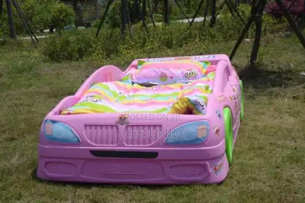 Elegance Toddler Wooden Car Type Bed for Kids · Photo 3