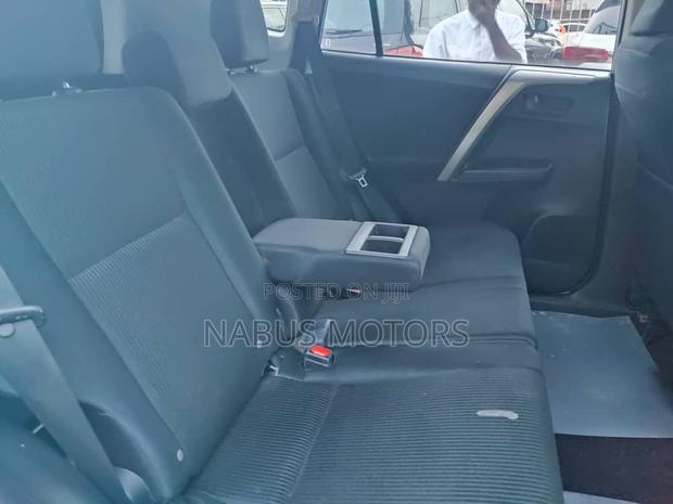 Toyota RAV4 XLE AWD (2.5L 4cyl 6A) 2017 Silver