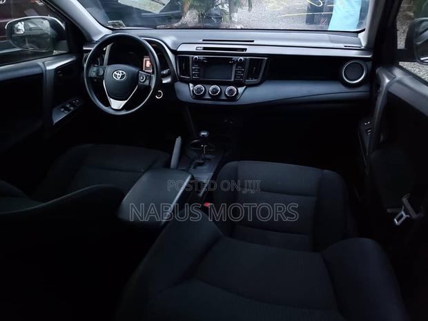 Toyota RAV4 XLE AWD (2.5L 4cyl 6A) 2017 Silver