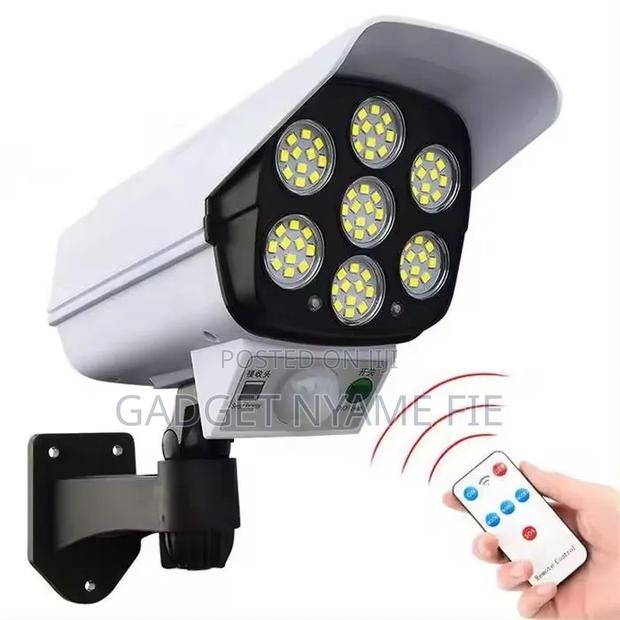 Outdoor Solar Lamp With Remote Control / Fake Camera · Photo 4