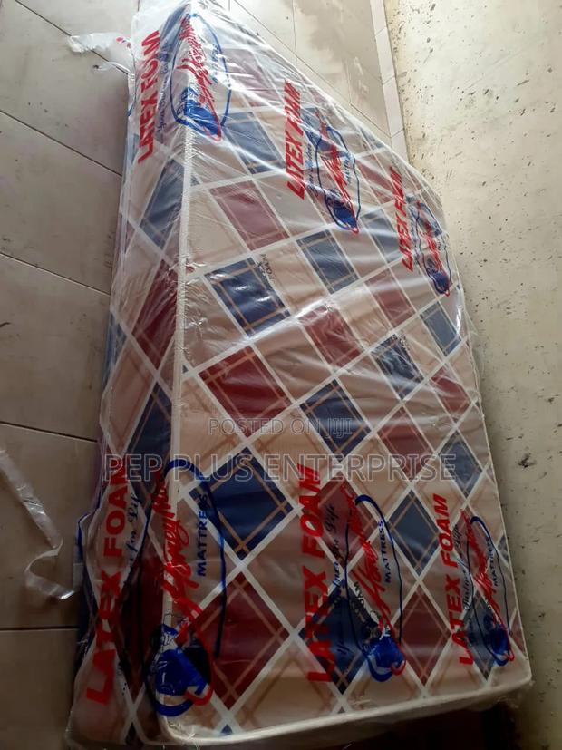Latex Foam 12 Inches High Density Double Size Mattress · Photo 3