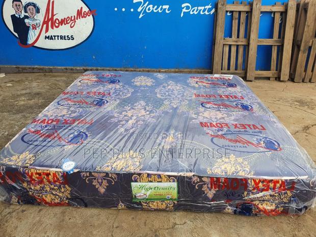 Latex Foam 10 Inches High Density Queen Size Mattress · Photo 1