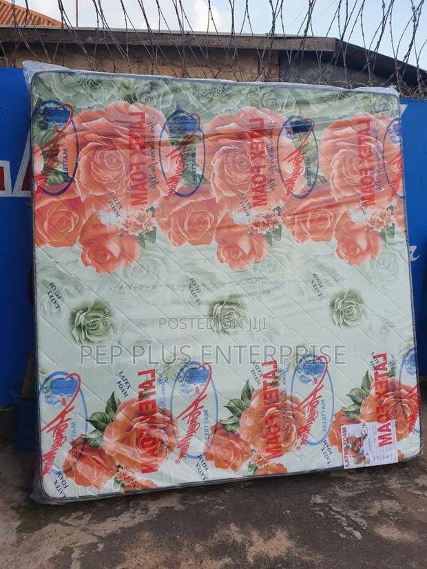 Latex Foam 9 Inches High Density Queen Size Mattress · Photo 4