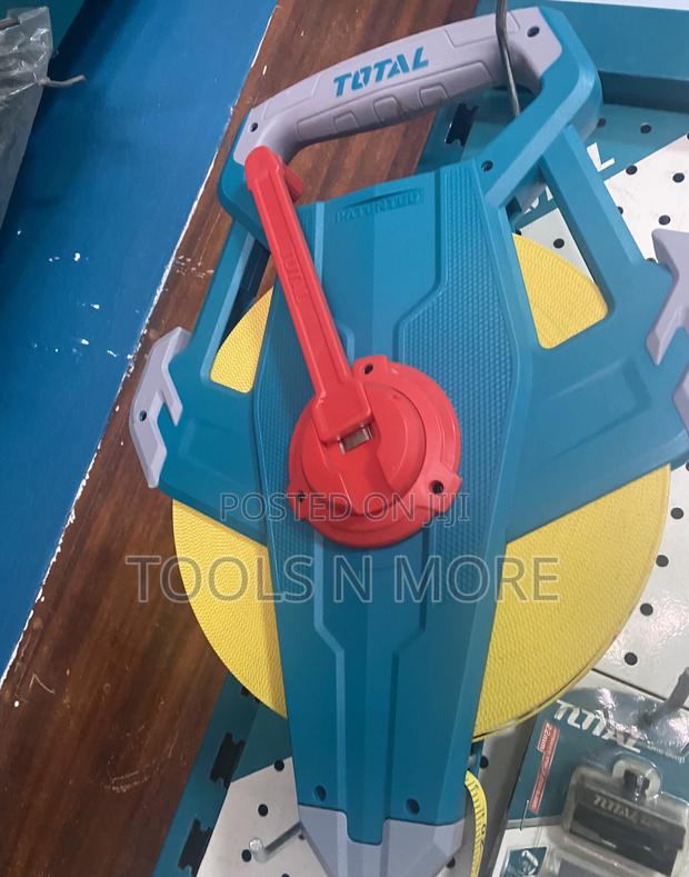 Total Fiberglass Measuring Tape 50m · Photo 3
