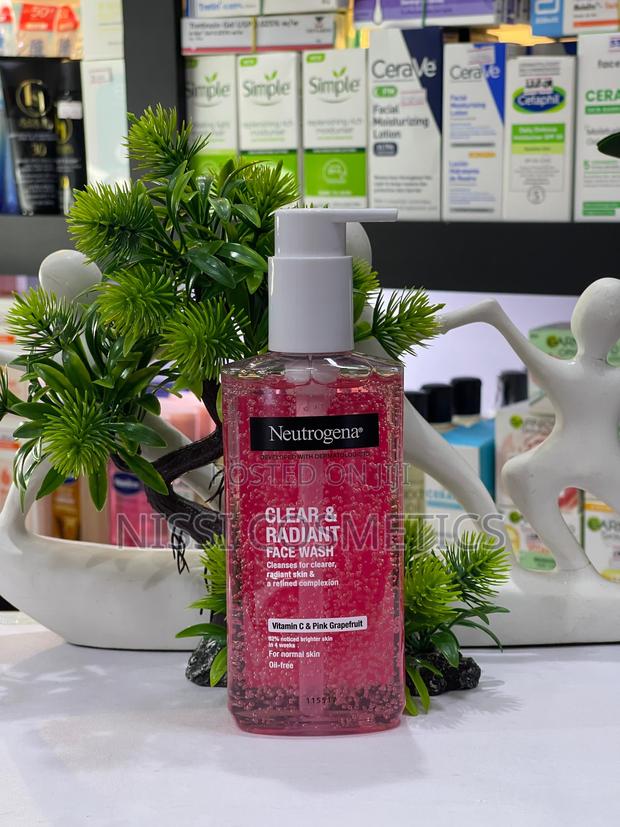 Neutrogena Clear and Radian Cleanser · Photo 2