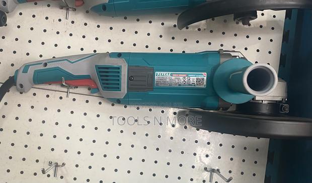 TOTAL Angle Grinder 2600W · Photo 3
