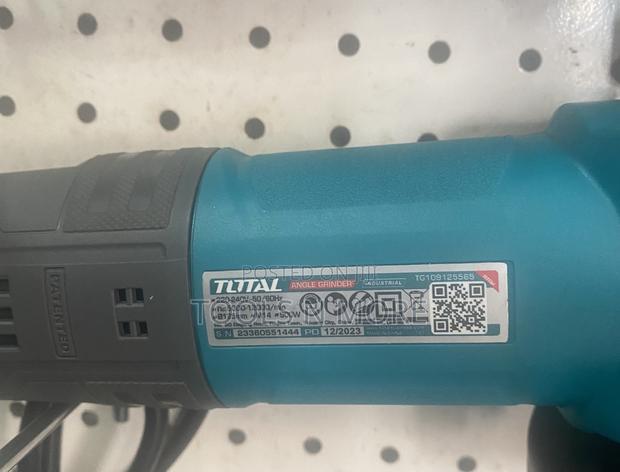 TOTAL Angle Grinder 900W · Photo 4