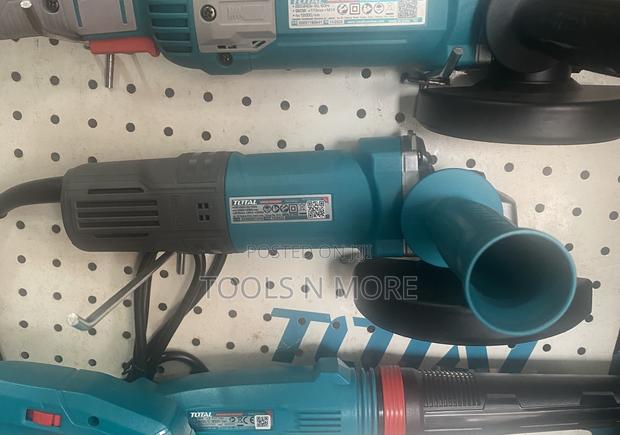 TOTAL Angle Grinder 900W · Photo 3