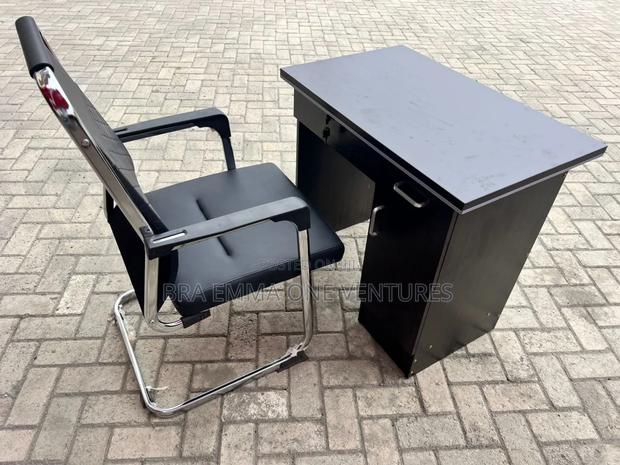 Brand New Table and Chair · Photo 2