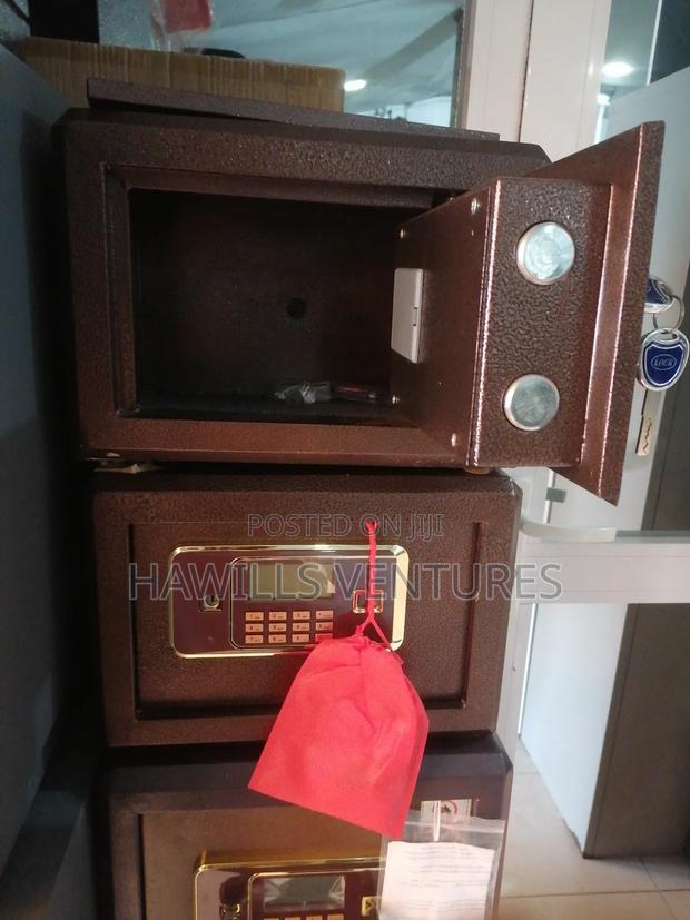 Fireproof Money Safe · Photo 4