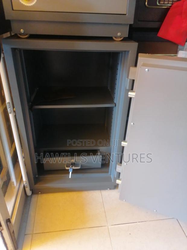 Fireproof Money Safe · Photo 2