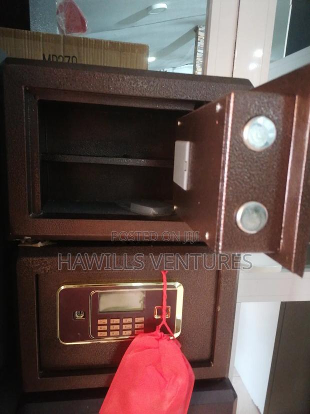 Fireproof Money Safe · Photo 2