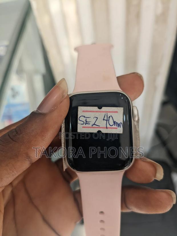 Apple Watch Series SE 2 44mm · Photo 3
