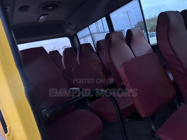 Hyundai County 2014 Yellow photo 6