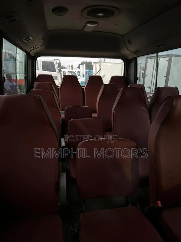 Hyundai County 2014 Yellow photo 7