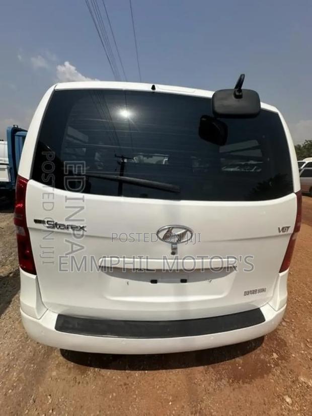 Hyundai Starex 2014 White photo 5