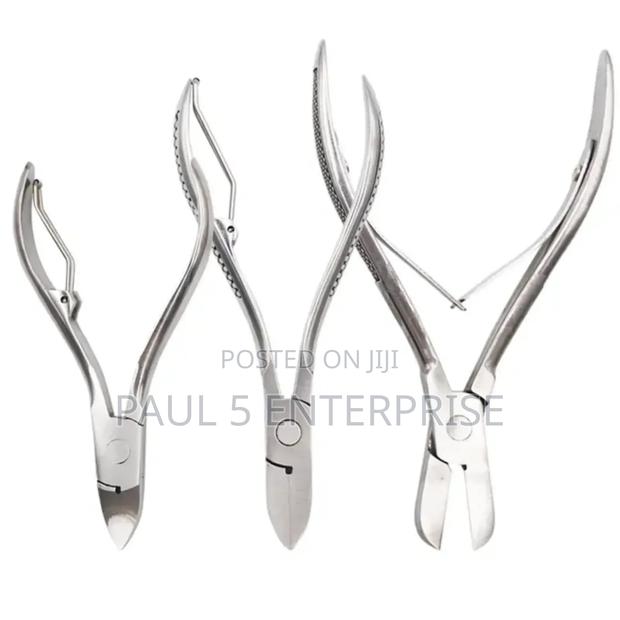 Pig Teeth Cutters or Clippers High Quality · Photo 3