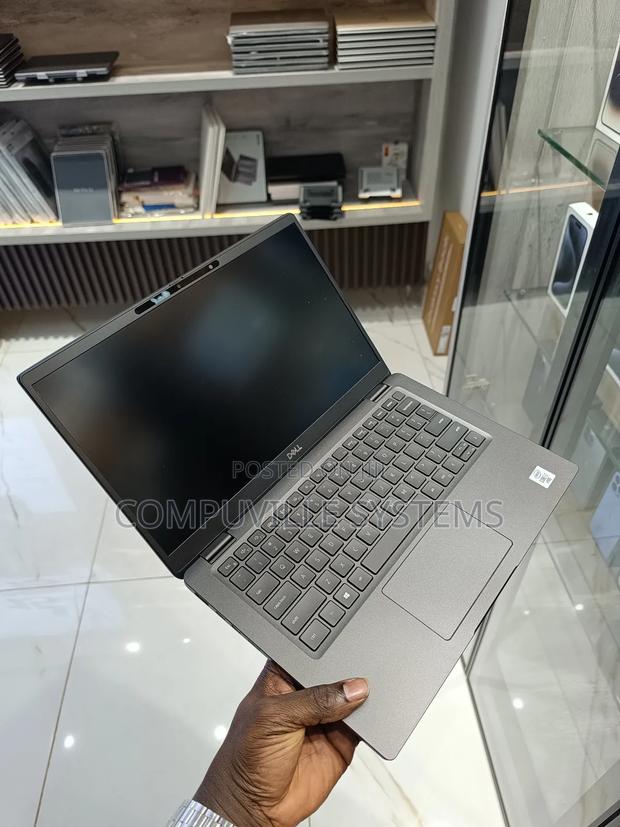 Laptop Dell Latitude 7300 8GB Intel Core I5 SSD 256GB · Photo 2