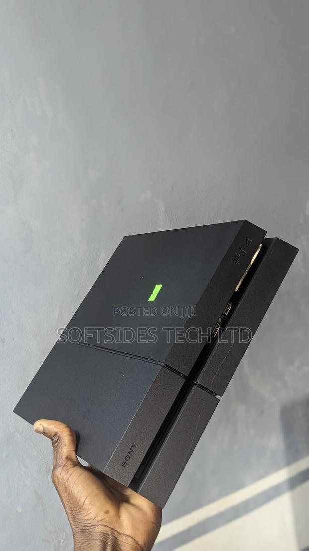 Playstation 4 Standard · Photo 3