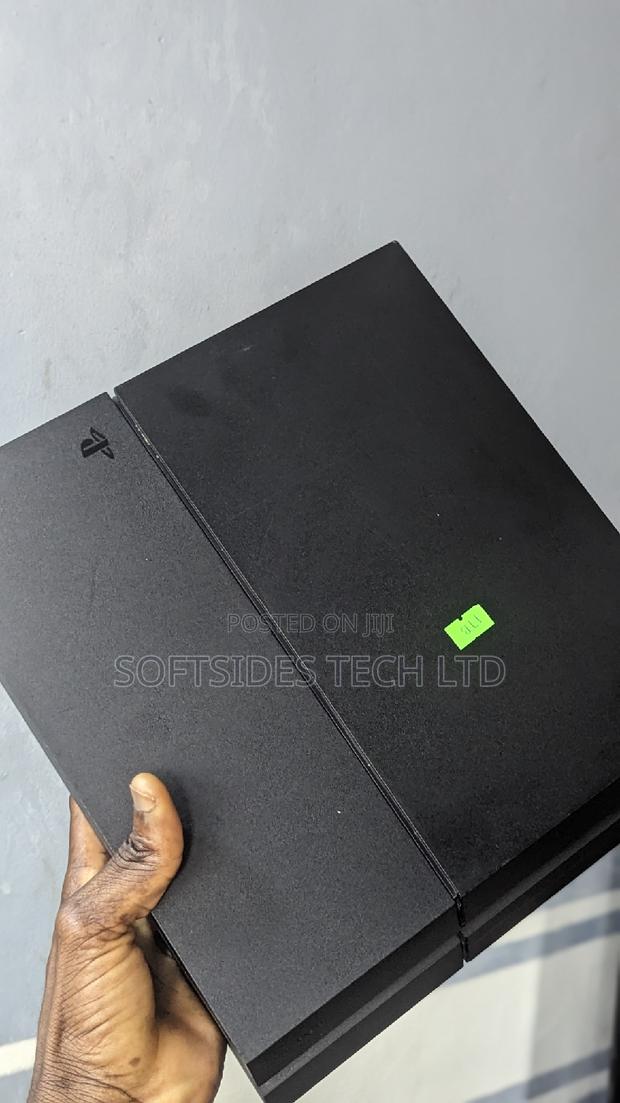Playstation 4 Standard · Photo 4