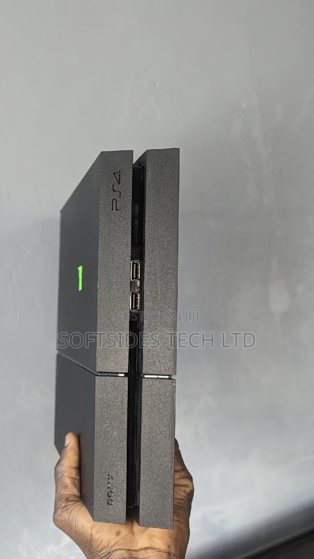 Home Used Ps4 Standard Inbox With 7 Games Jailbreaked · Photo 4