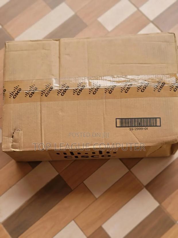 Brand New Cisco WS-C2960-24TC-L photo 3