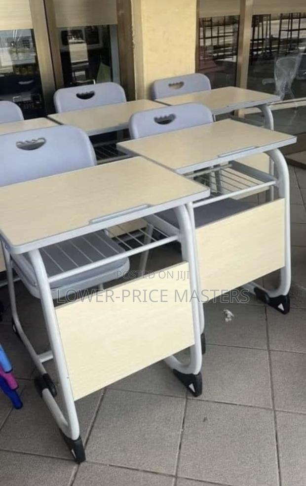 Modern Table and Chairs Complete Set · Photo 2