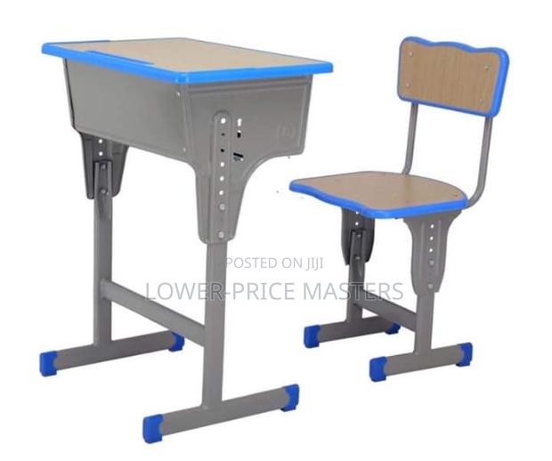 Table and Chairs · Photo 3