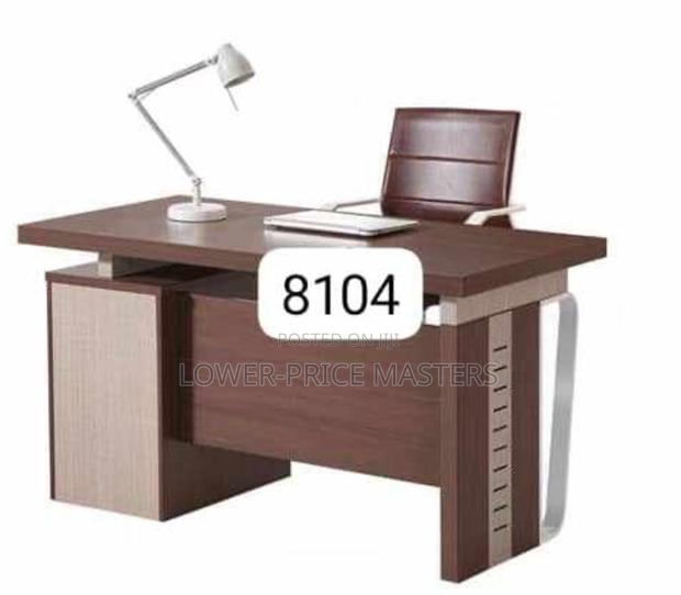 Executive Modern Office Desk · Photo 1