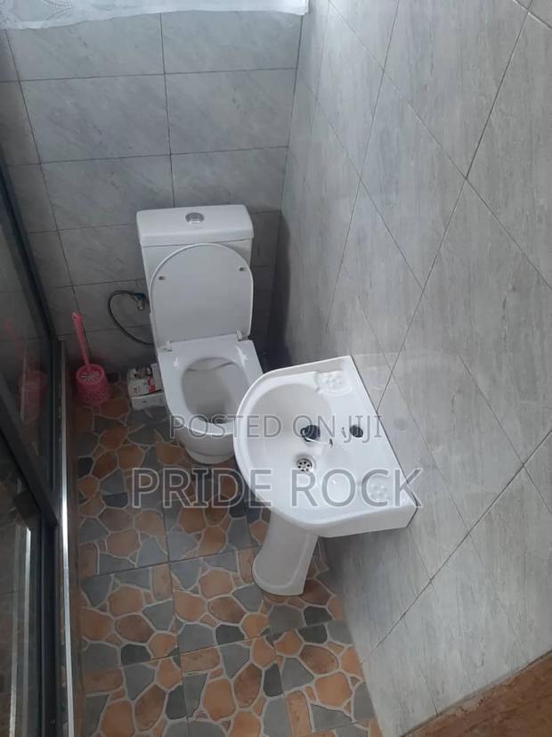 Wash Hand Basin With Pedestal Stand and Tap Set · Photo 3