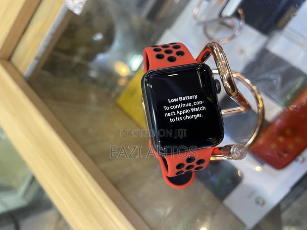 I Watch Series 3, 42mm · Photo 3