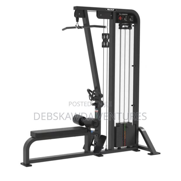 Commercial Lat Pull · Photo 3