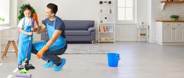 100 Disposable Shoe Covers - Blue photo 3