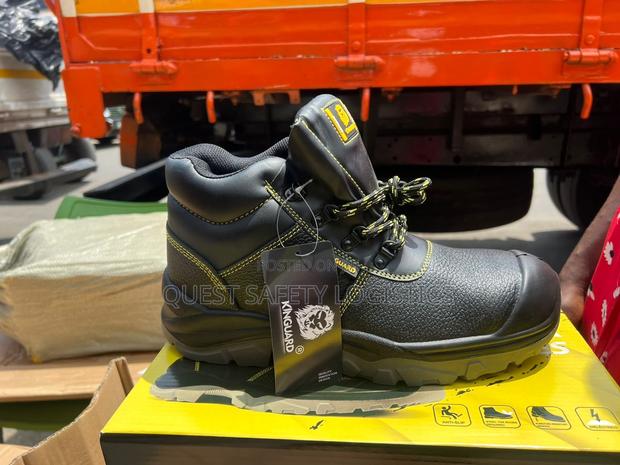 Safety Boot · Photo 4