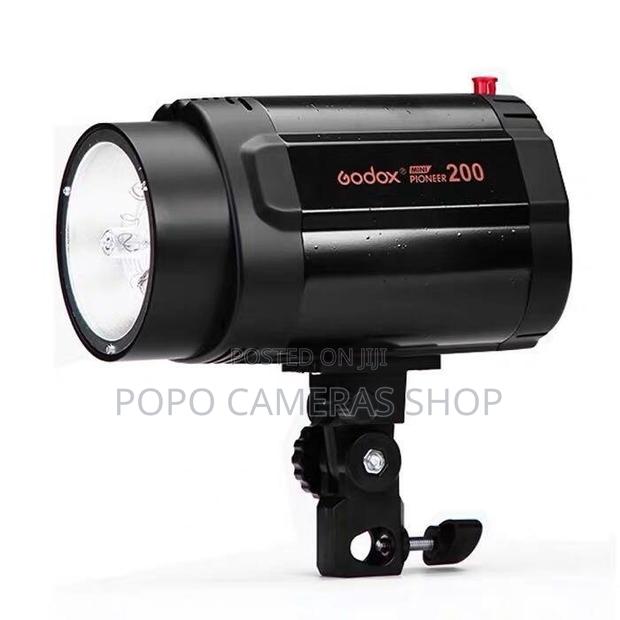 Godox Pioneer 200W Mini Strobe Light · Photo 2