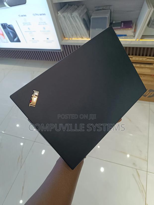 Laptop Lenovo Thinkpad T14s Gen 2 16GB Intel Core I7 SSD 512GB · Photo 2
